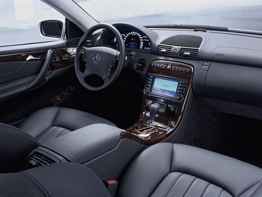  Mercedes-Benz CL65 AMG 2003 года  (фото 9 из 20)